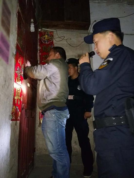 金昌粗心妈妈误将幼女锁家中 