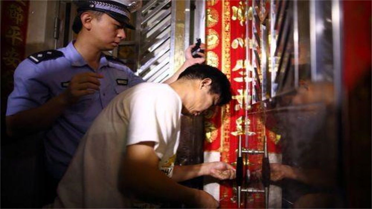 金昌请开锁师傅开了锁后，师傅